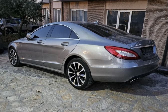 Makina ne shitje  ne Tirane - 13,500 Euro
