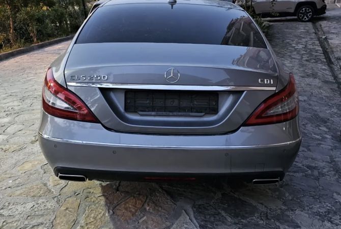 Makina ne shitje  ne Tirane - 13,500 Euro