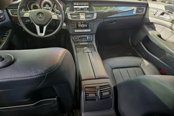 Makina ne shitje ne Tirane, Mercedes-Benz, 2014 Diesel,Kambio Automatik Pagesa 13,500  Euro.