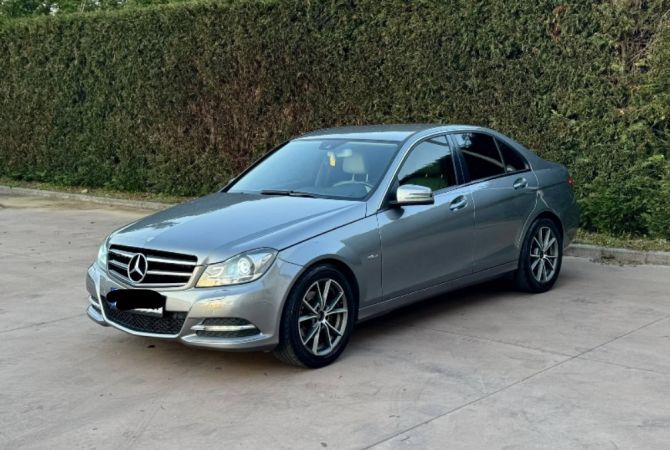Makina ne shitje  ne Tirane - 10,500 Euro