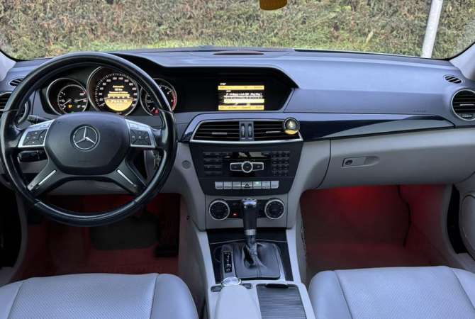 Makina ne shitje  ne Tirane - 10,500 Euro