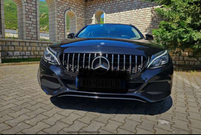 Makina ne shitje ne Tirane, Mercedes-Benz, 2012 Diesel,Kambio Automatik Pagesa 17,950  Euro.