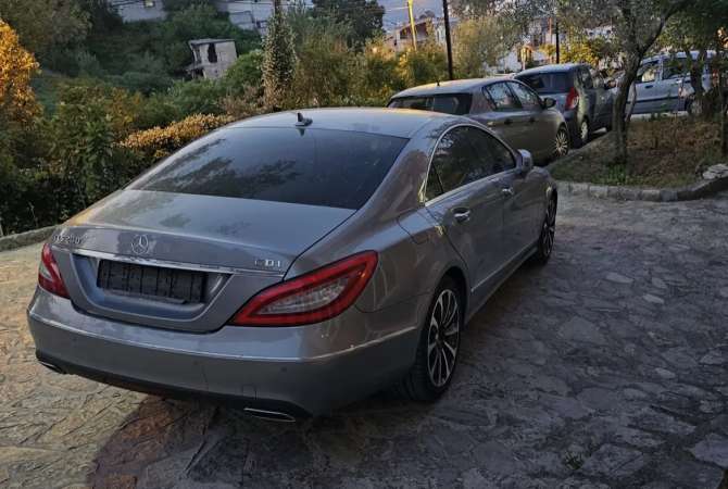 Makina ne shitje  ne Tirane - 13,500 Euro