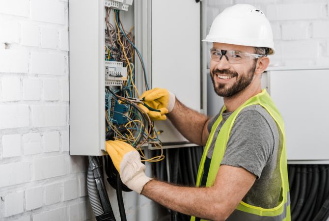 Njoftime Pune ELEKTRICIST