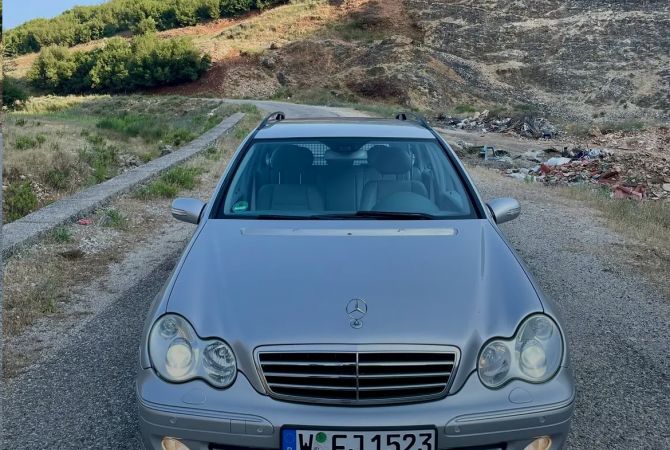 Auto in Vendita  a Tirana - 440,000 Leke