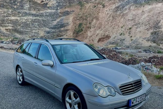 Makina ne shitje ne Tirane - 440,000 Leke
