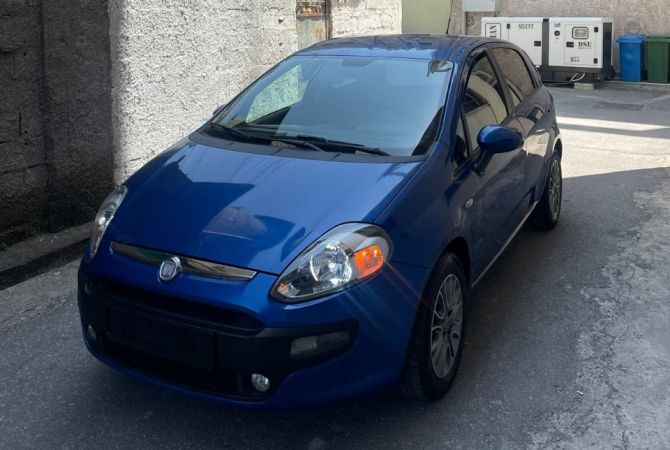 Makina ne shitje ne Tirane - 4,000 Euro