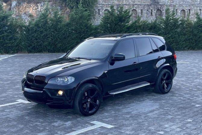 Makina ne shitje ne Tirane - 5,700 Euro