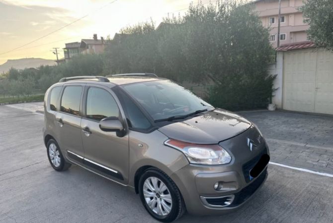 Makina ne shitje ne Tirane - 2,950 Euro