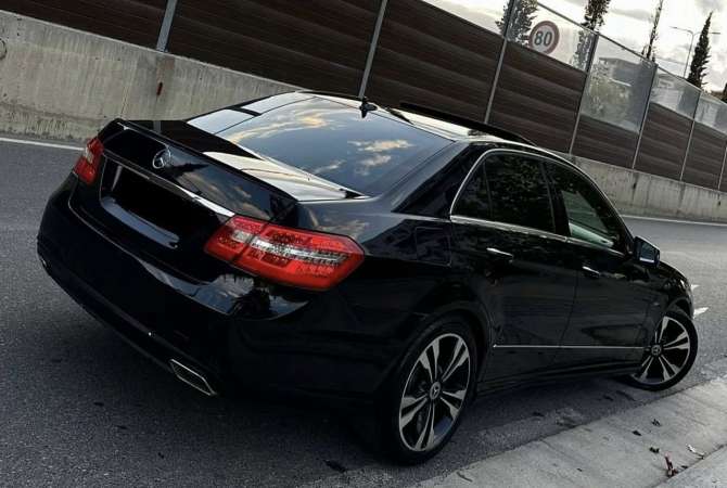 Makina ne shitje ne Tirane, Mercedes-Benz, 2009 Diesel,Kambio Automatik Pagesa 9,000  Euro.
