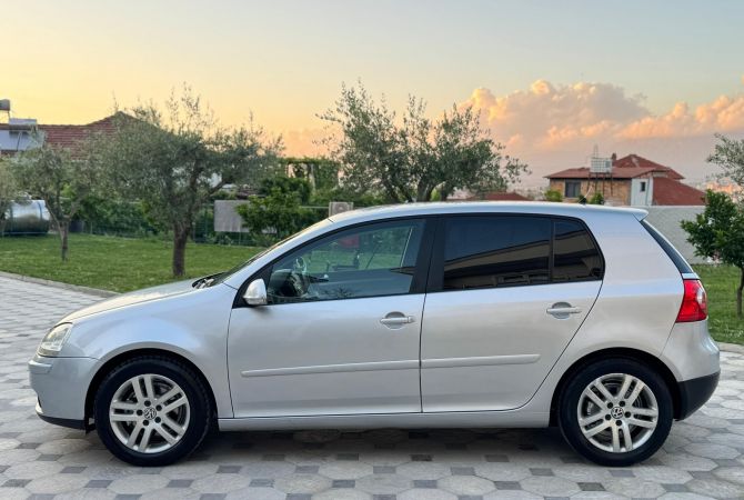 Makina ne shitje  ne Tirane - 3,900 Euro
