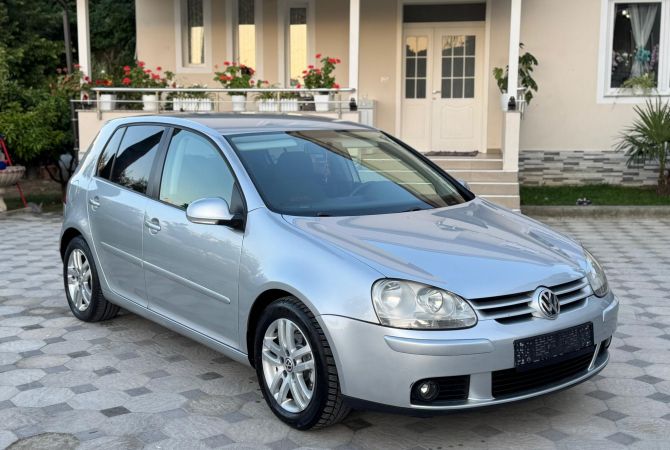 Makina ne shitje  ne Tirane - 3,900 Euro