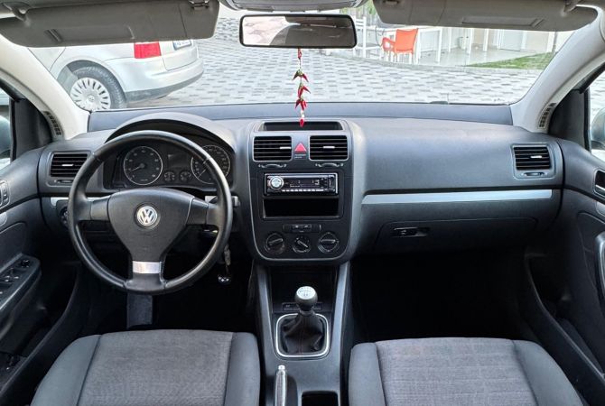 Makina ne shitje ne Tirane, Volkswagen, 2006 gasoline-gas,Kambio Manual Pagesa 3,900  Euro.