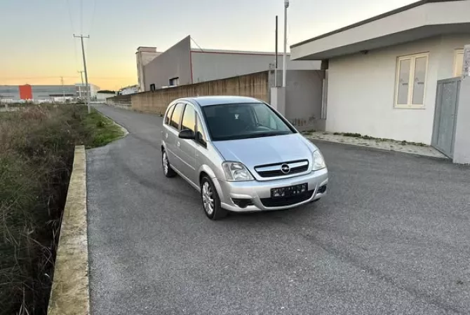 Makina ne shitje  ne Tirane - 3,000 Euro