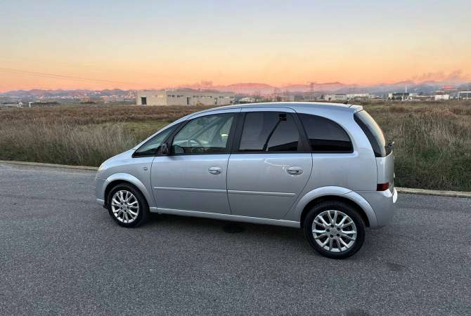 Makina ne shitje  ne Tirane - 3,000 Euro