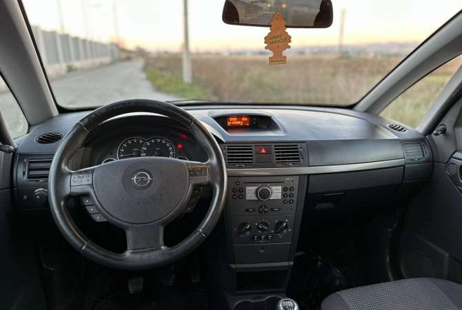 Makina ne shitje ne Tirane, Opel, 2010 Diesel,Kambio Manual Pagesa 3,000  Euro.