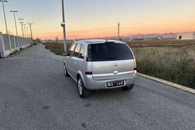 Makina ne shitje ne Tirane, Opel, 2010 Diesel,Kambio Manual Pagesa 3,000  Euro.