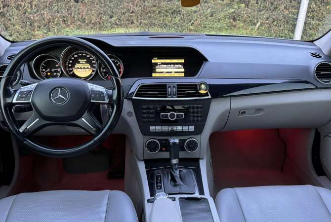 Makina ne shitje  ne Tirane - 10,500 Euro