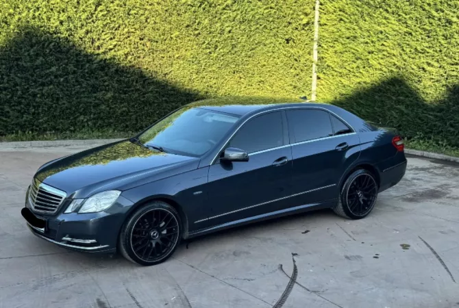 Makina ne shitje  ne Tirane - 9,500 Euro