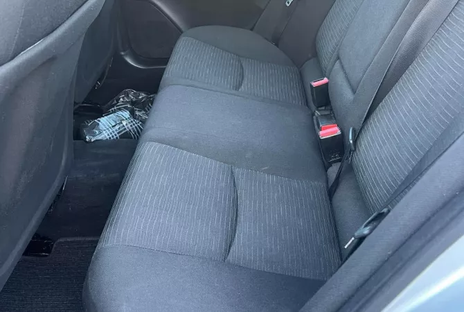 Makina ne shitje ne Tirane, Mercedes-Benz, 2006 Benzine,Kambio Automatik Pagesa 4,000  Euro.