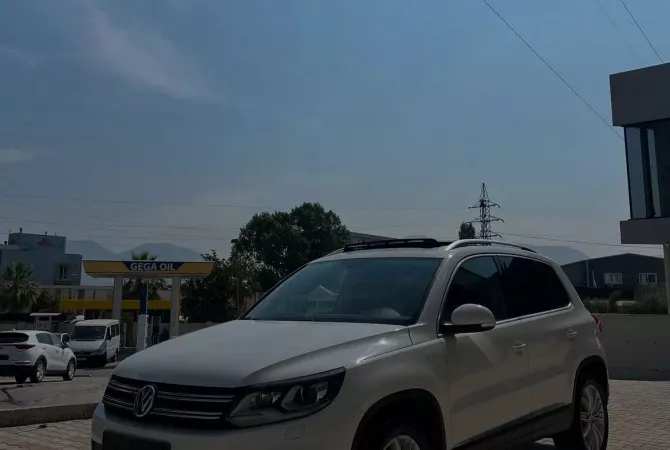 Makina ne shitje ne Tirane - 14,000 Euro