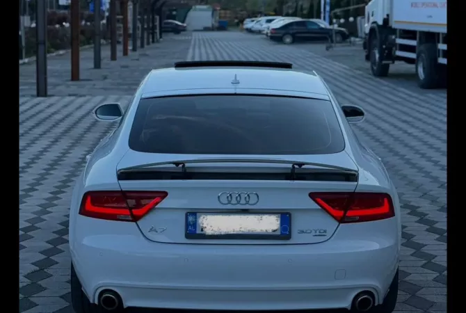 Makina ne shitje ne Tirane - 13,400 Euro