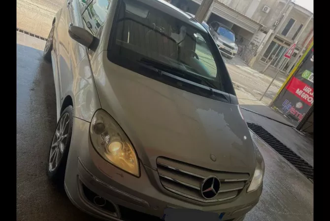 Makina ne shitje  ne Tirane - 2,800 Euro