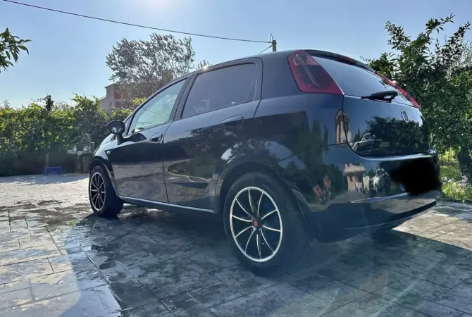 Auto in Vendita  a Tirana - 3,300 Euro