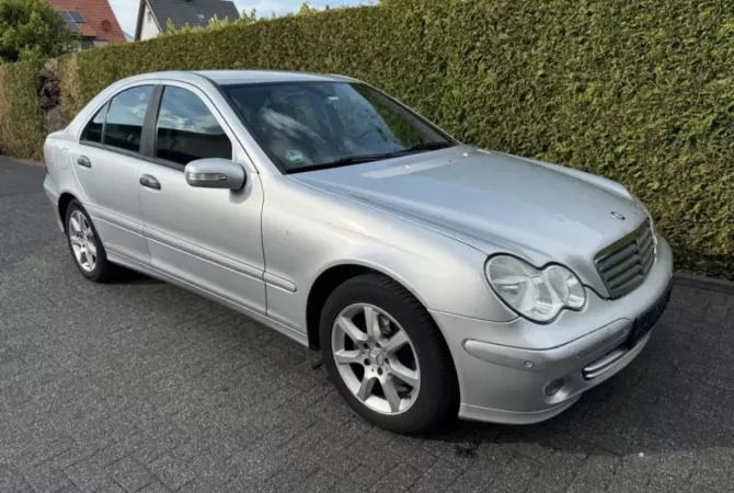 Makina ne shitje ne Tirane - 5,400 Euro
