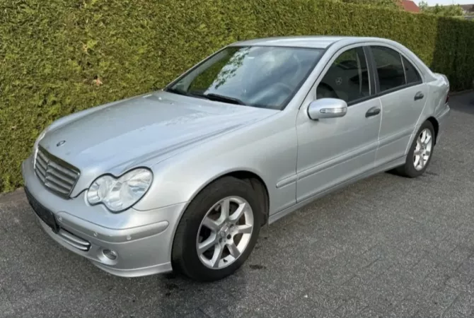 Auto in Vendita  a Tirana - 5,400 Euro