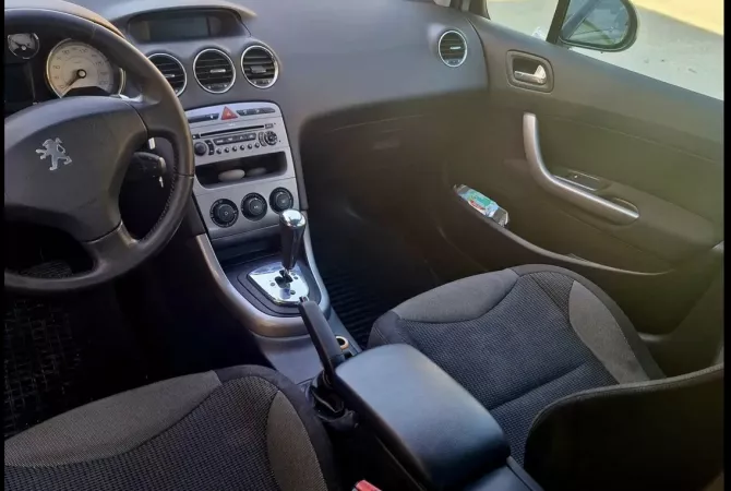 Makina ne shitje ne Tirane, Peugeot, 2008 Diesel,Kambio Automatik Pagesa 2,600  Euro.