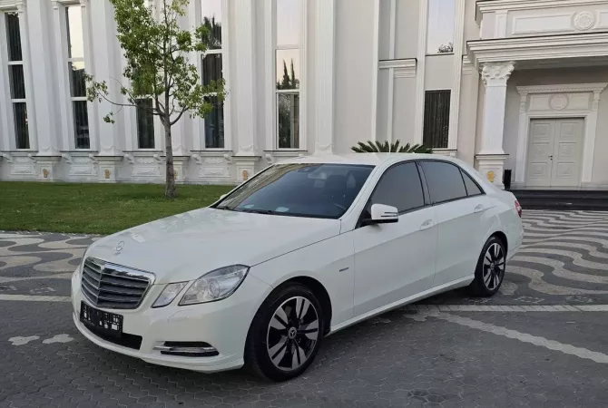 Makina ne shitje ne Tirane, Mercedes-Benz, 2013 Diesel,Kambio Automatik Pagesa 9,500  Euro.