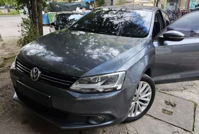 Makina ne shitje ne Tirane, Volkswagen, 2013 Diesel,Kambio Automatik Pagesa 6,200  Euro.