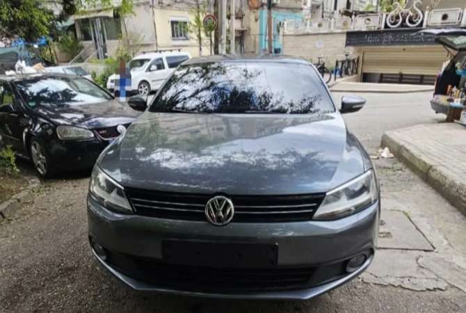 Makina ne shitje ne Tirane, Volkswagen, 2013 Diesel,Kambio Automatik Pagesa 6,200  Euro.