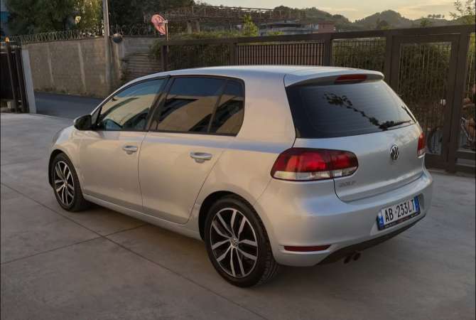 Makina ne shitje ne Tirane, Volkswagen, 2012 gasoline-gas,Kambio Automatik Pagesa 6,900  Euro.