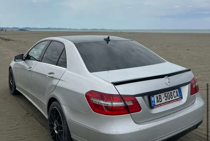 Makina ne shitje ne Elbasan, Mercedes-Benz, 2015 Diesel,Kambio Automatik Pagesa 15,000  Euro.