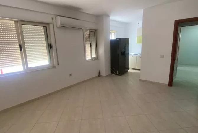 Shtepi ne shitje Apartament ne Tirane, 2+1, Mobilimi Pjeserisht e mobiluar, Pagesa 214,000  Euro.