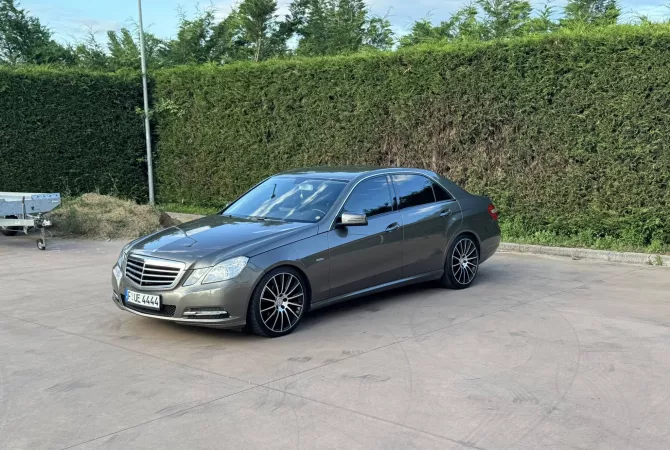 Makina ne shitje ne Tirane, Mercedes-Benz, 2013 Diesel,Kambio Automatik Pagesa 9,700  Euro.