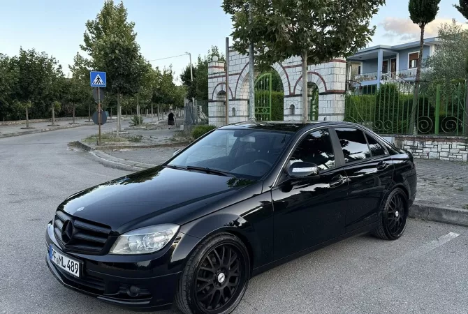 Makina ne shitje  ne Tirane - 6,700 Euro