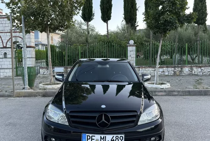 Makina ne shitje  ne Tirane - 6,700 Euro
