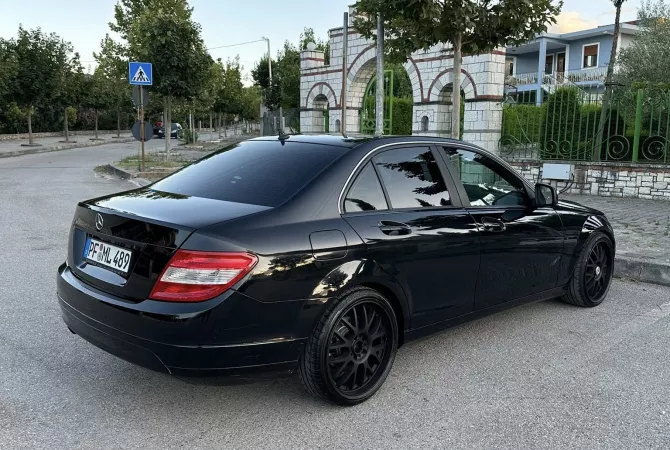Makina ne shitje  ne Tirane - 6,700 Euro