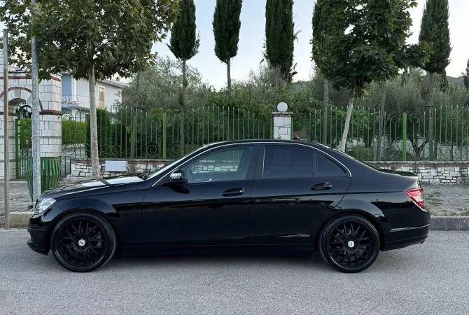 Makina ne shitje ne Tirane, Mercedes-Benz, 2007 Diesel,Kambio Automatik Pagesa 6,700  Euro.