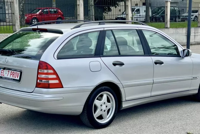 Makina ne shitje  ne Tirane - 3,400 Euro