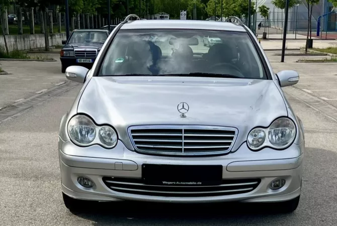 Makina ne shitje  ne Tirane - 3,400 Euro