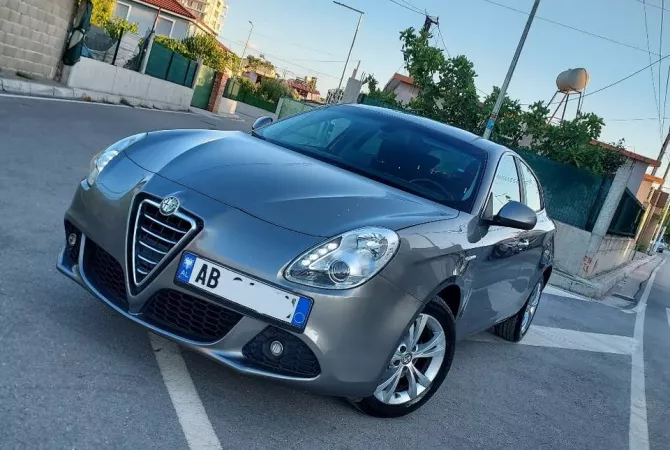 Makina ne shitje  ne Tirane - 5,700 Euro