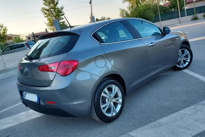 Makina ne shitje  ne Tirane - 5,700 Euro