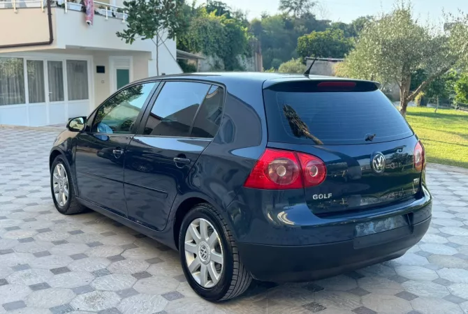 Makina ne shitje  ne Tirane - 3,900 Euro
