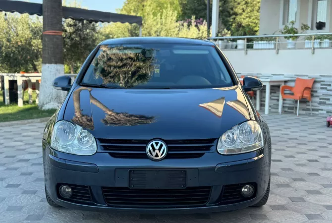 Makina ne shitje ne Tirane, Volkswagen, 2006 Diesel,Kambio Manual Pagesa 3,900  Euro.
