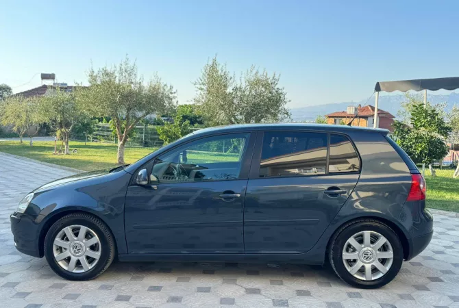 Makina ne shitje  ne Tirane - 3,900 Euro