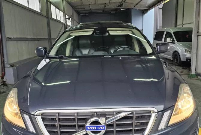 Makina ne shitje ne Tirane, Volvo, 2009 gasoline-gas,Kambio Automatik Pagesa 9,000  Euro.